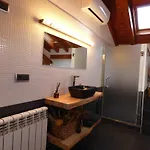 Lo Attic سورت