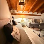 Lo Attic شقة