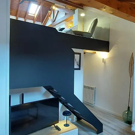 Lo Attic Apartment