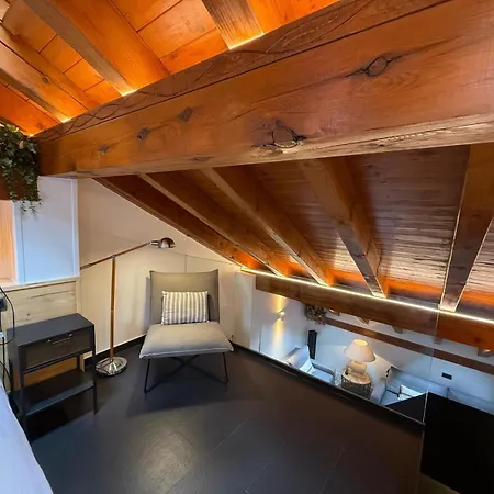 Lo Attic