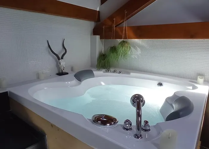 Lo Attic Apartment